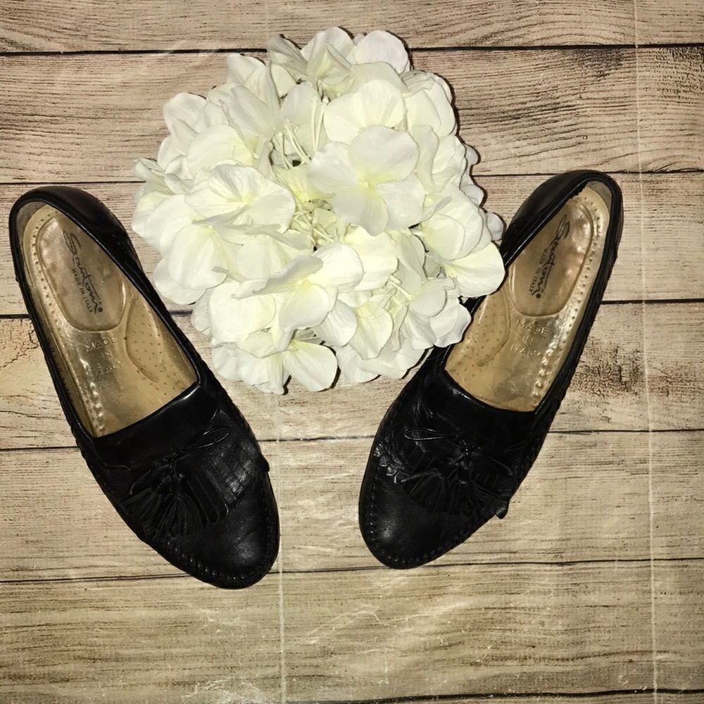 Santoni Black Leather Loafers Tassel Detail